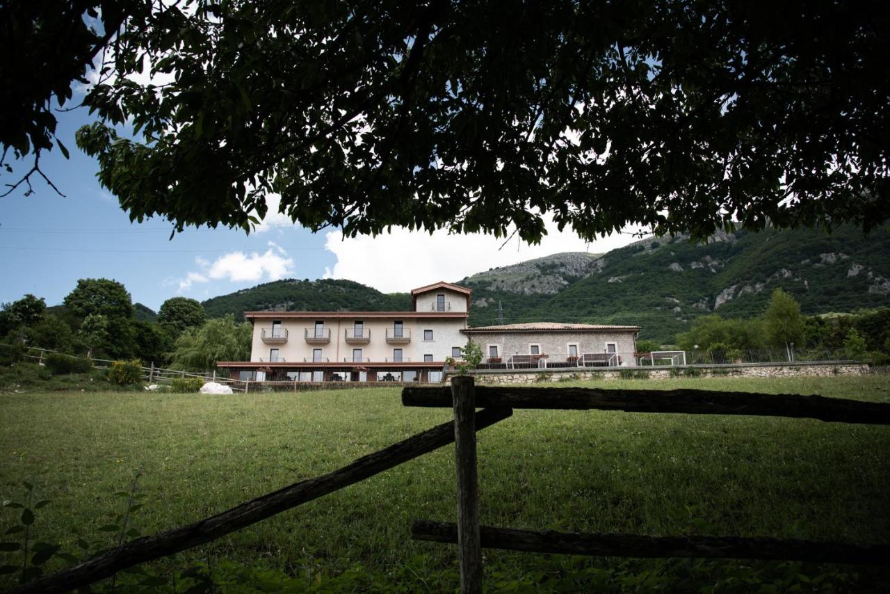 La Poiana Hotel Barrea Bagian luar foto